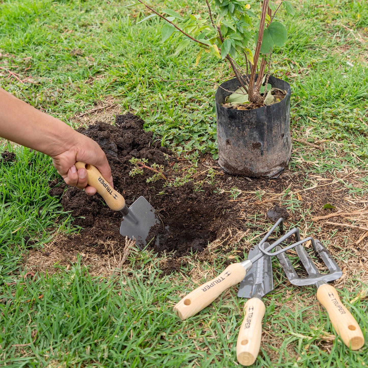 JUEGO TRUPER DE 4 HERRAMIENTAS DE 6″ PARA JARDIN